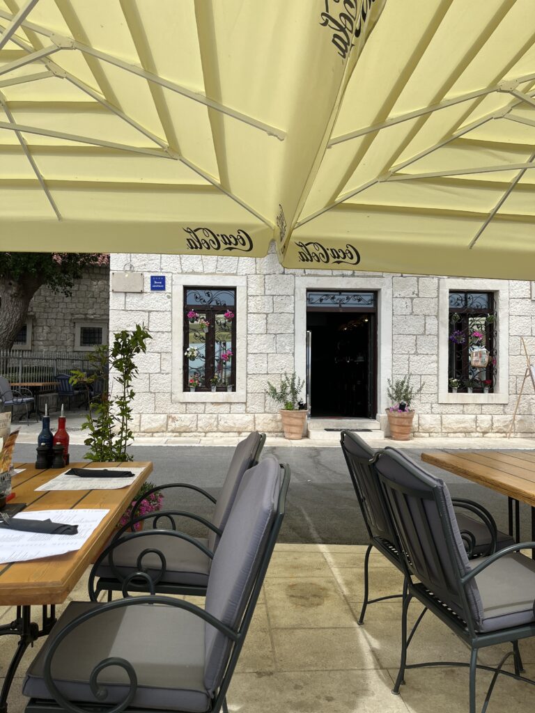 PVBLICA pub