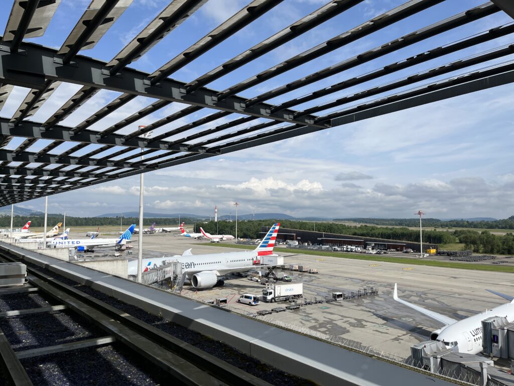 Swiss First Lounge E